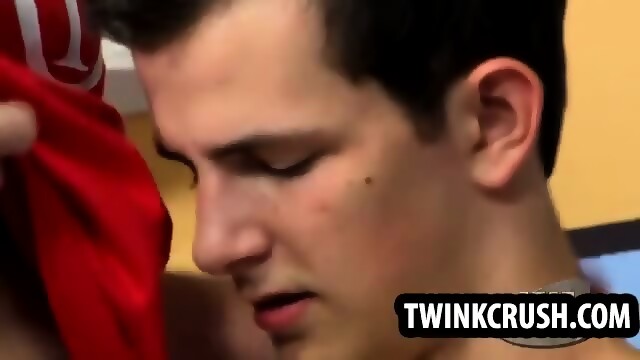 Twink Gives A Blowjob Before Getting Dick Sucked