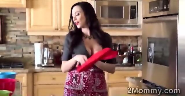 Big Stacked Latina Housewife Got Her Pussy Examined