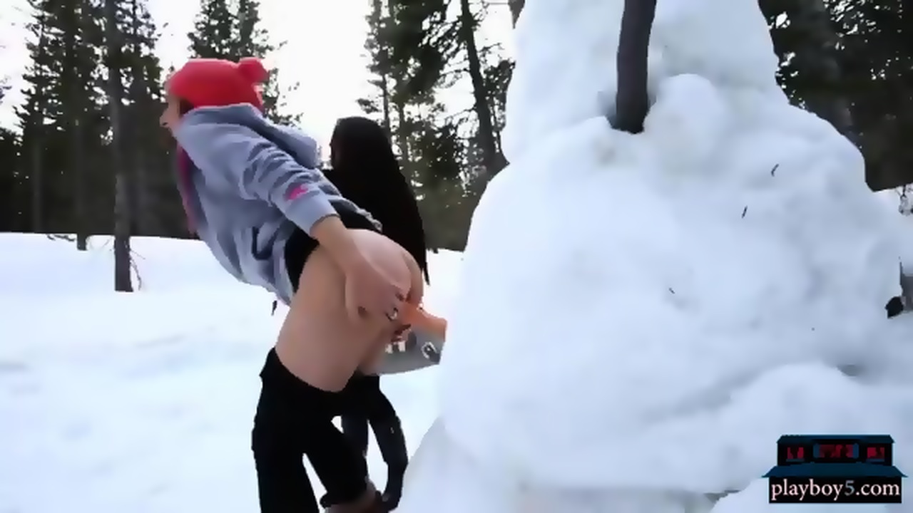 Amateur Gets Paid 1000 Dollars To Fuck A Hung Snowman image