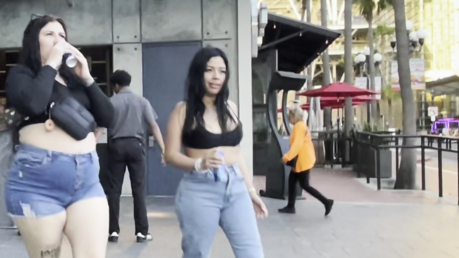 Cock Bulge In Public While Girls Stare In Disbelief - EPORNER