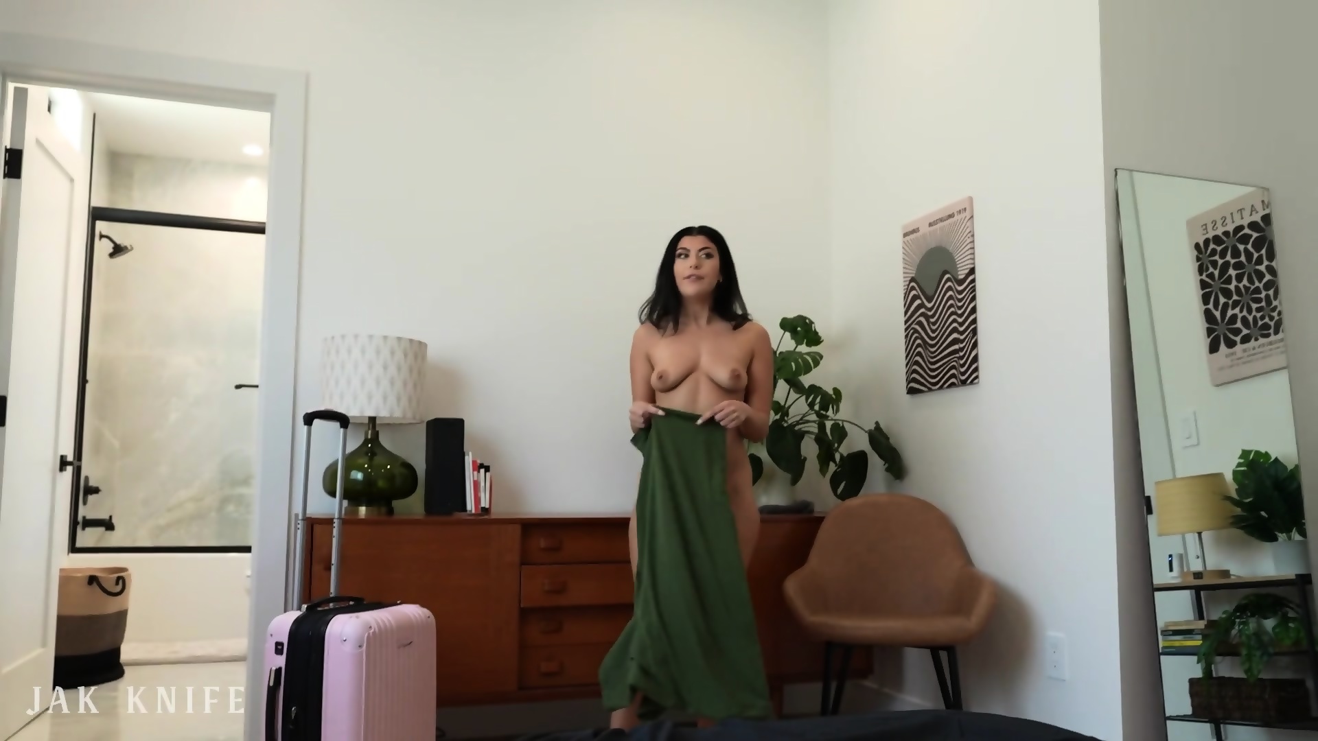 British STEP-SIS Forgot To Wear Panties To Bed - Gal Ritchie - EPORNER