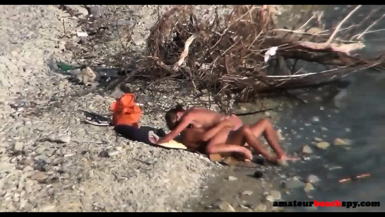 Nudistas Atrapados Teniendo Sexo En Una Playa Voyeur