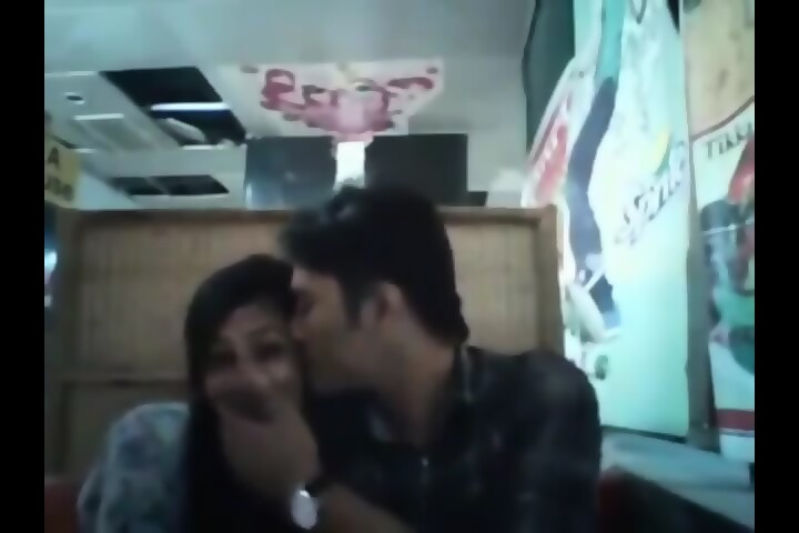 Bangladeshbf - Bangladeshi Boyfriend And Girlfriend In Restaurant (1) - Hotcamgirls . In -  EPORNER