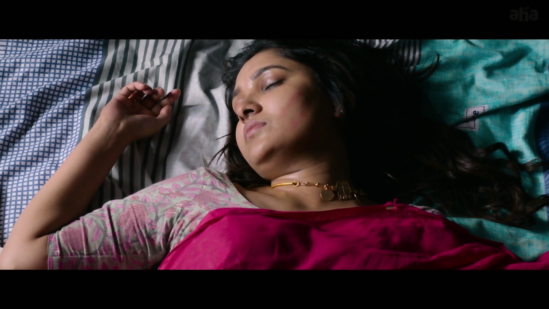 Vani Bhojan Sexy Navel Show Scene 💋💋💋