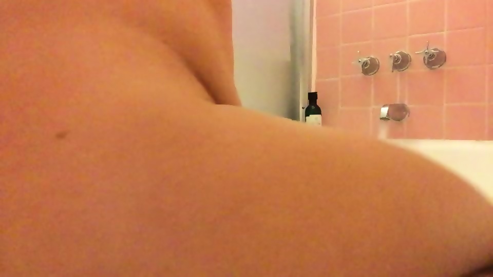 Teen In Bathtub Shaking Her Naked Ass Eporner