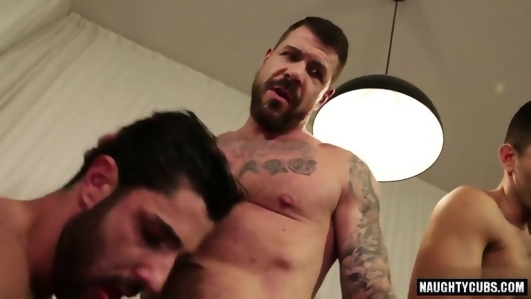 Big Dick Gay Threesome With Cumshot Eporner