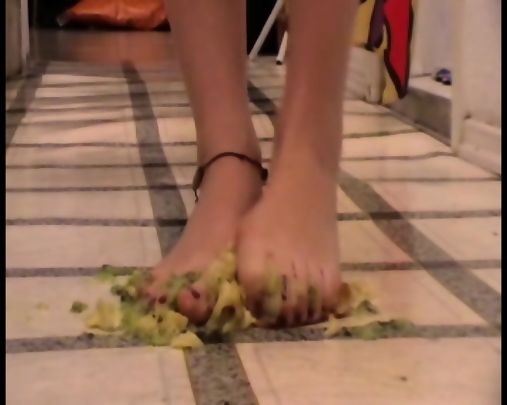 Fetiush Girls Crush Food With Barefoot Eporner 