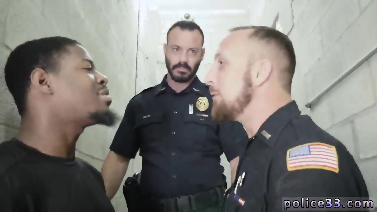 Big muscle gay police shower Fucking the white cop with some chocolate dick