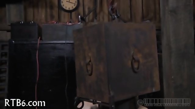 Master Is Torturing Babe's Cunt