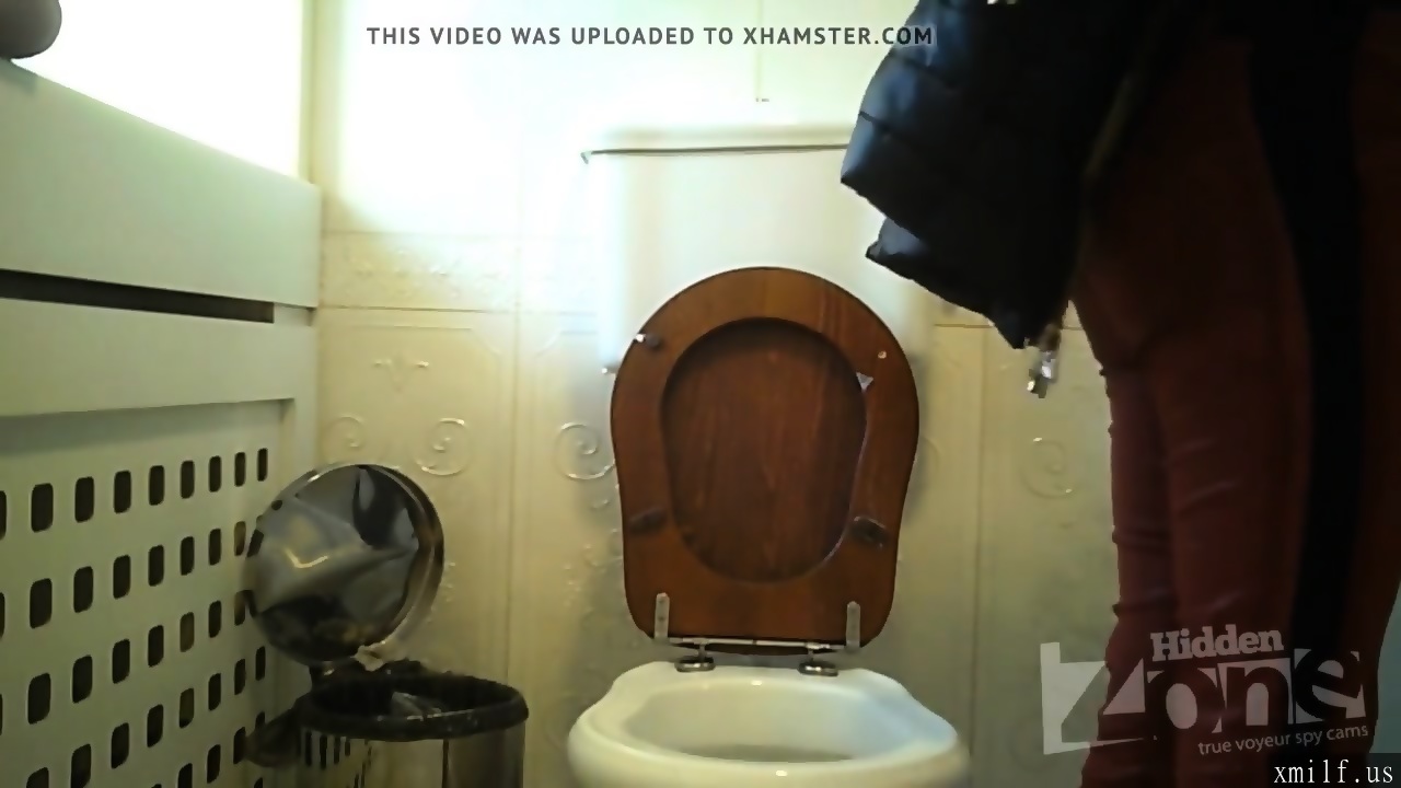 voyeur toilet peeing in louge hardcore