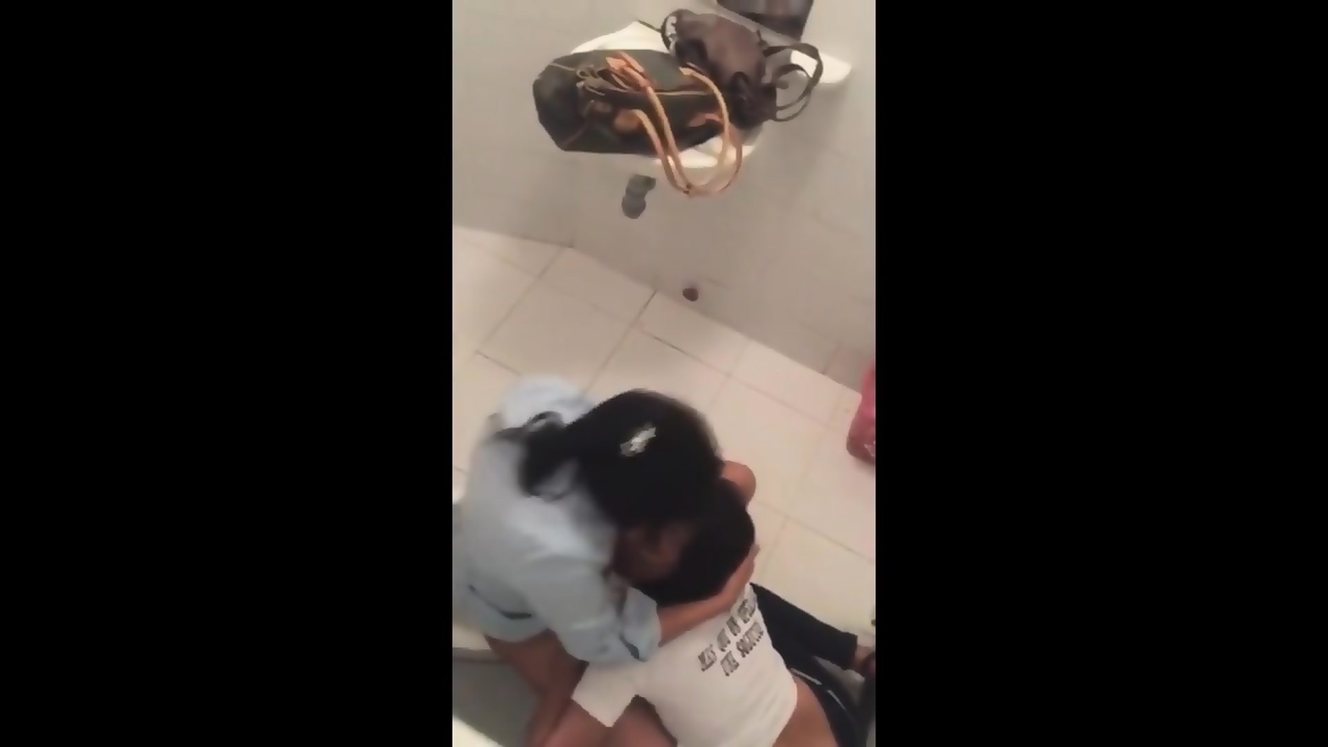 Best Compilation, Lesbian Bathroom - REIDOAMADOR