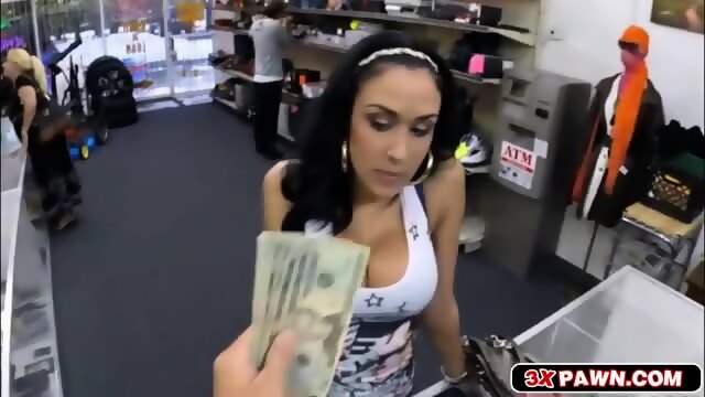 Latina pawnshop amateur sucking a dick and got cash for some sex