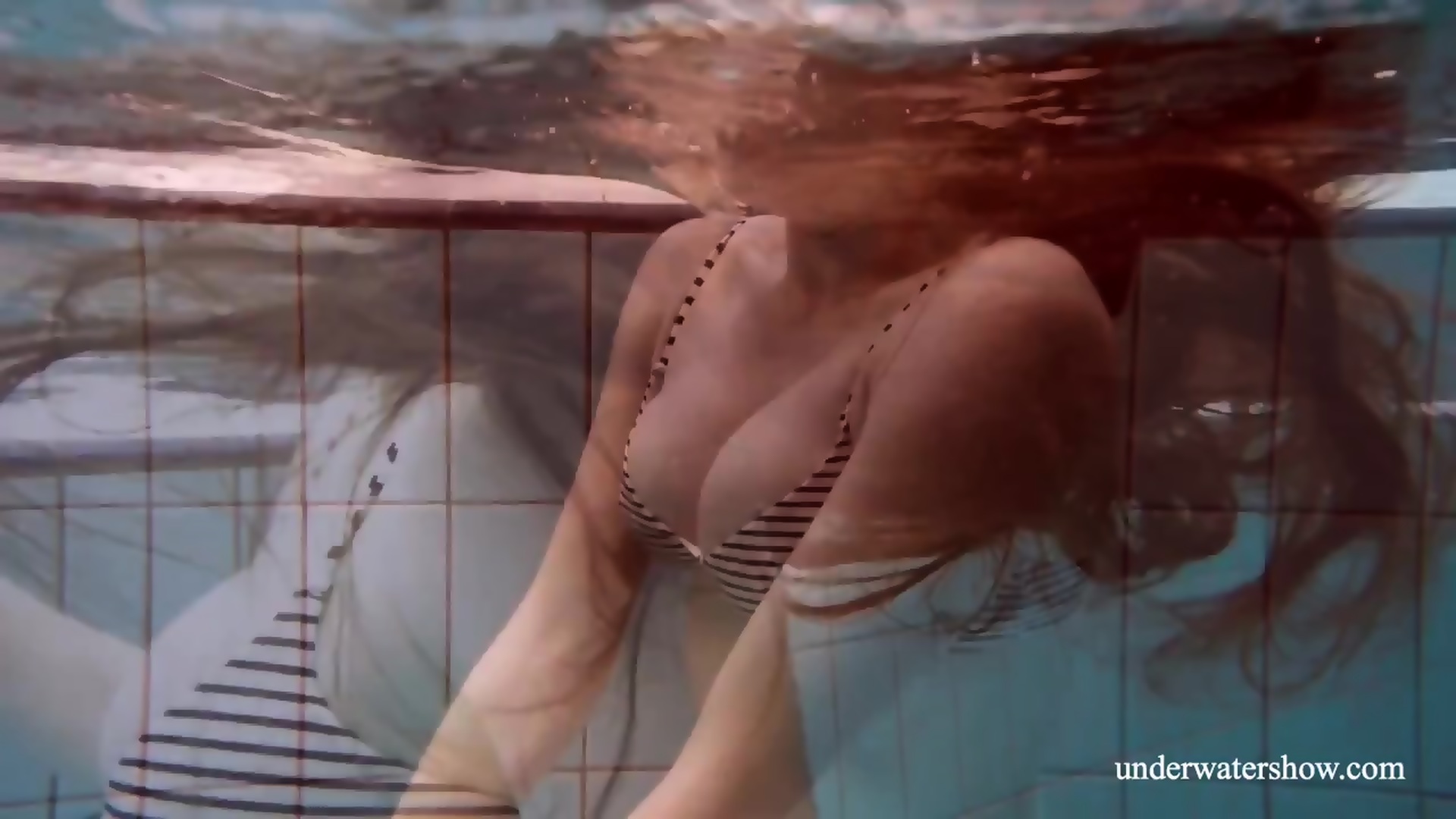 Sex Under Water With Big Tits - Brunette With Big Tits Underwater - EPORNER