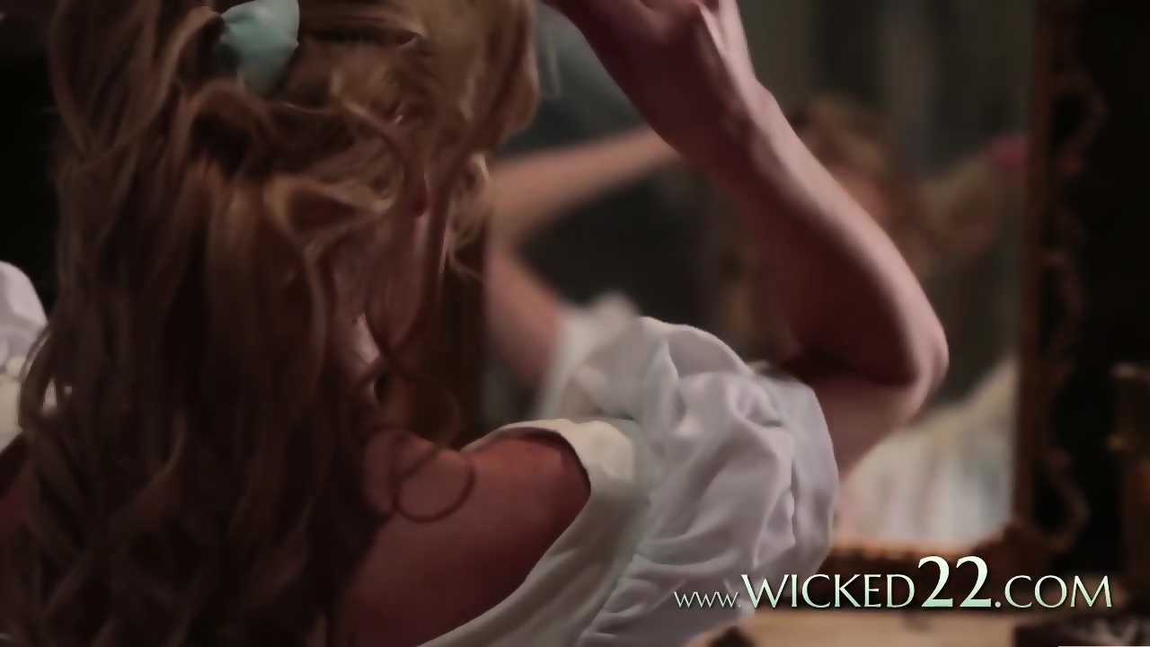 Peter Pan Screwing A Beautiful Blonde As A Porn Movie Parody - EPORNER
