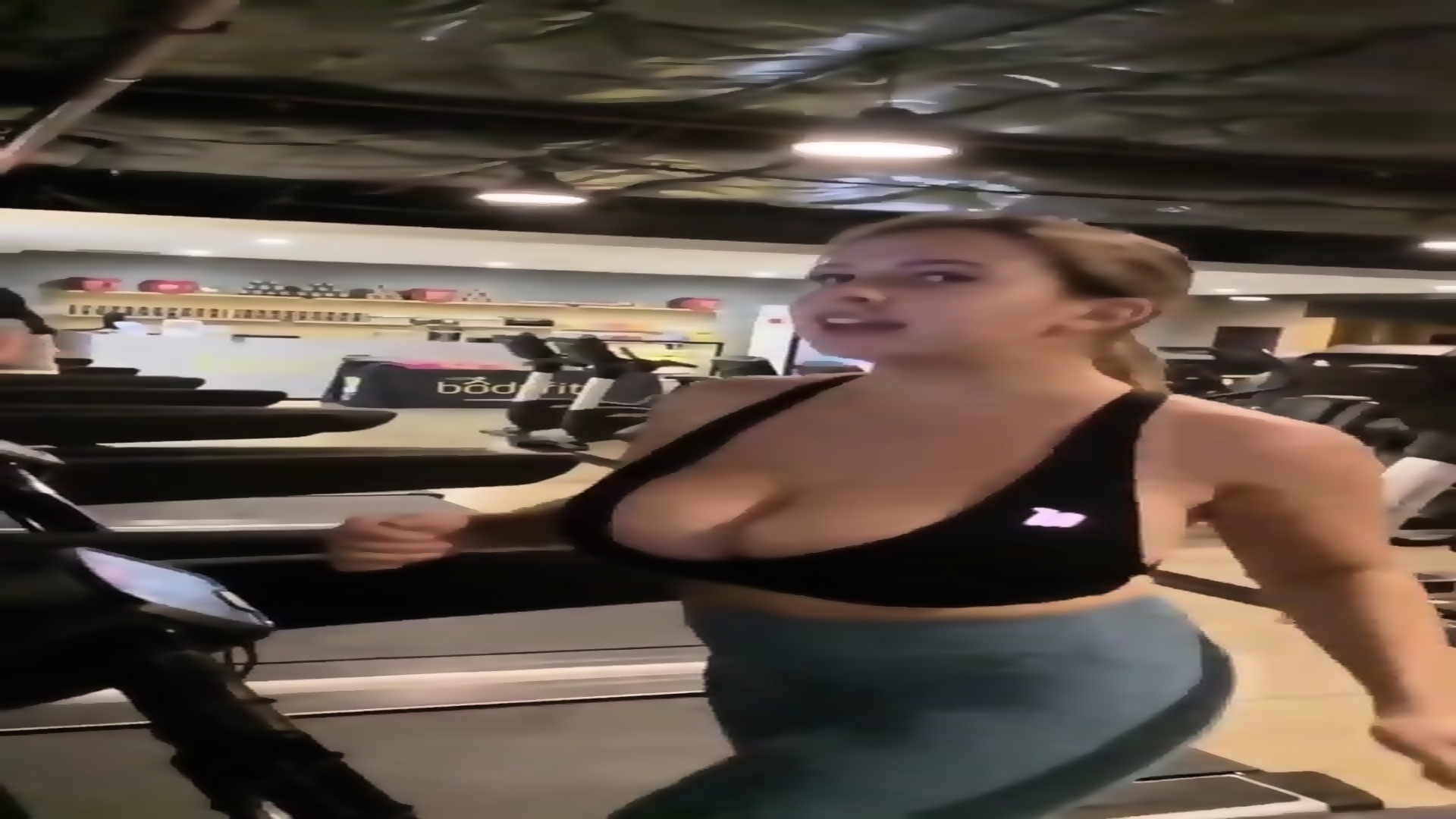 Teen Bouncing Big Boobs In Slow Motion NO BRA At Gym ! - EPORNER