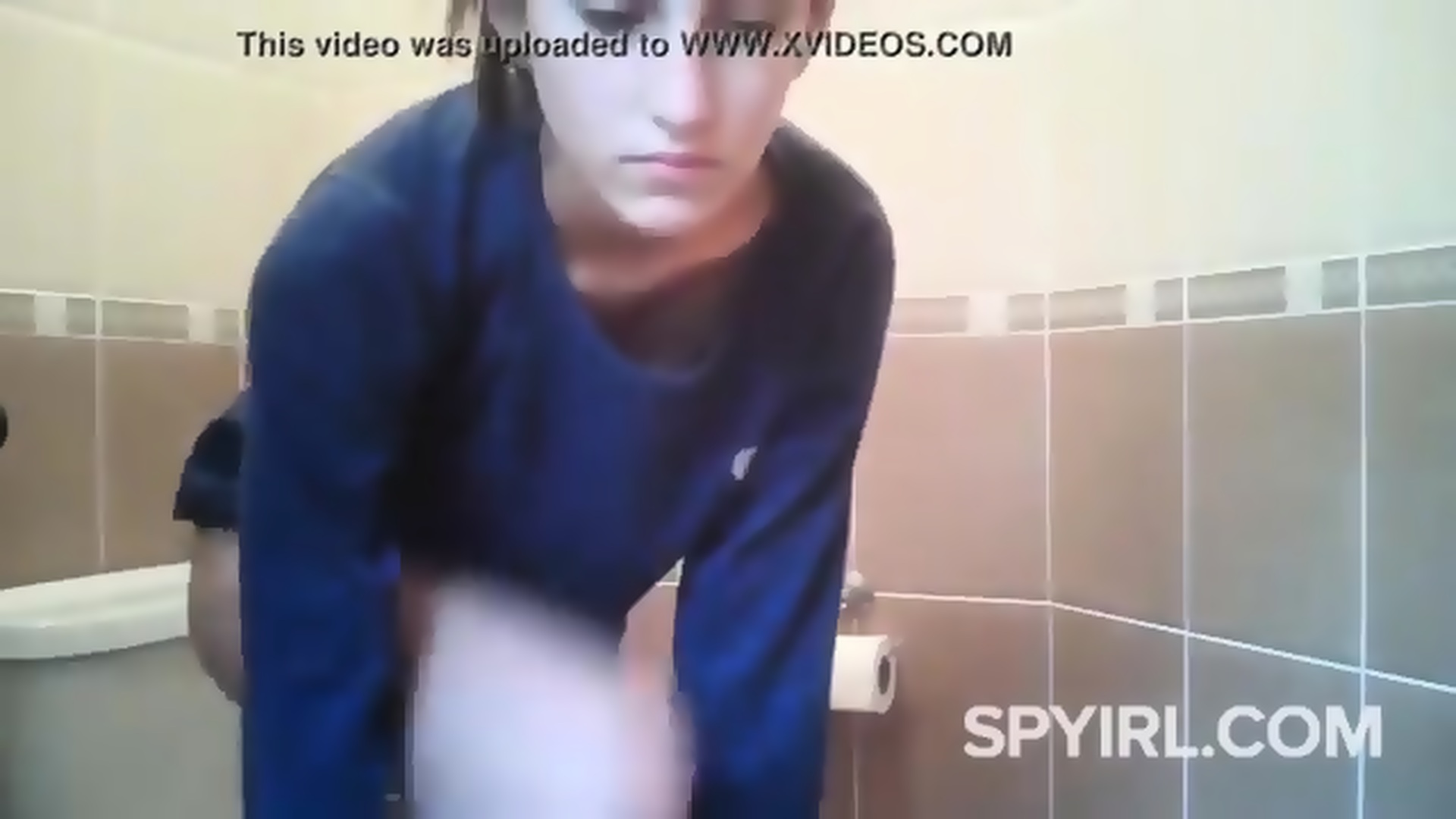 free bathroom voyeur clips