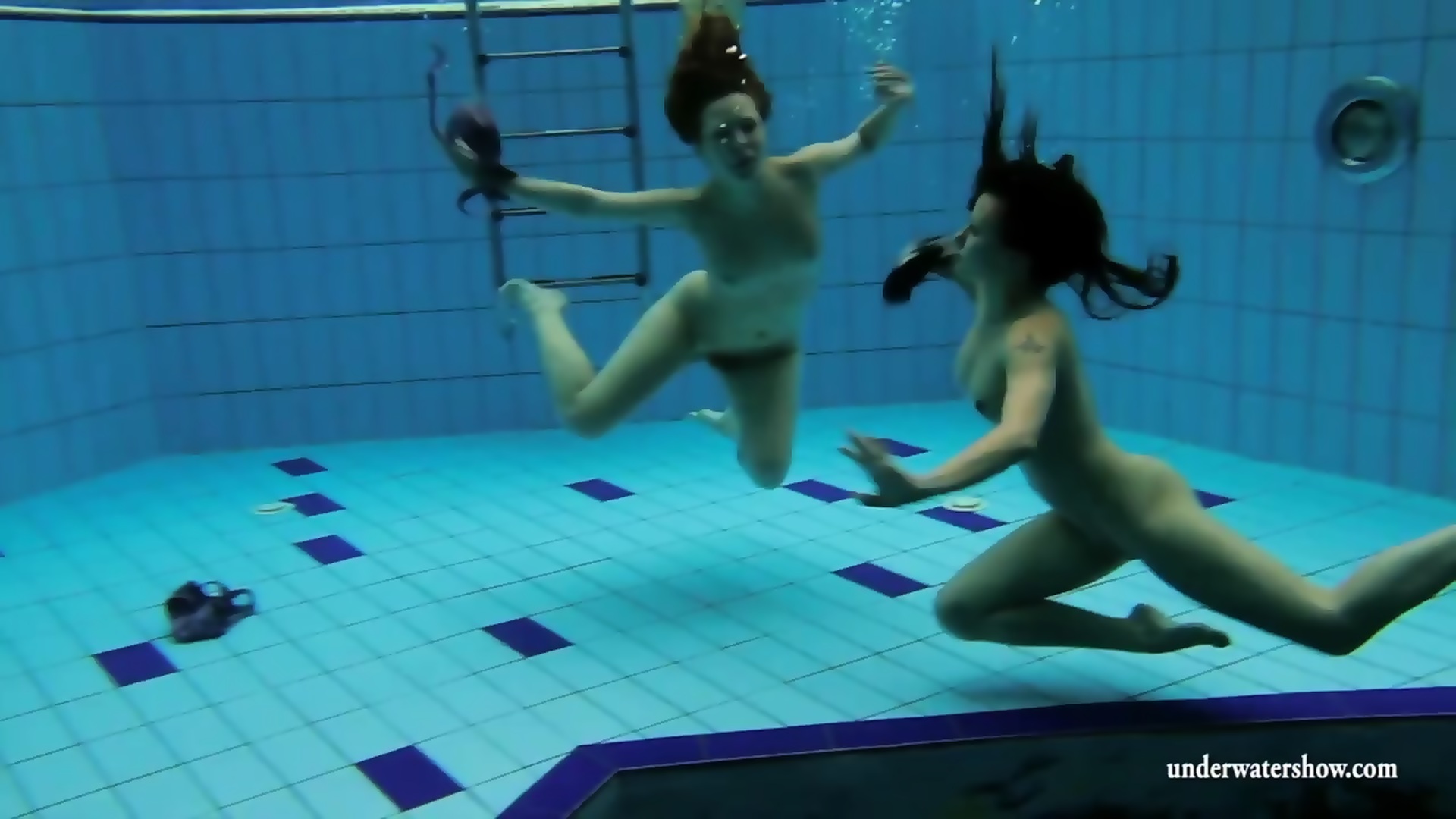 Katka And Kristy Underwater Swimming Babes Eporner