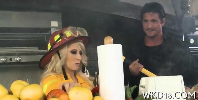 Beauty Performs Blowjob