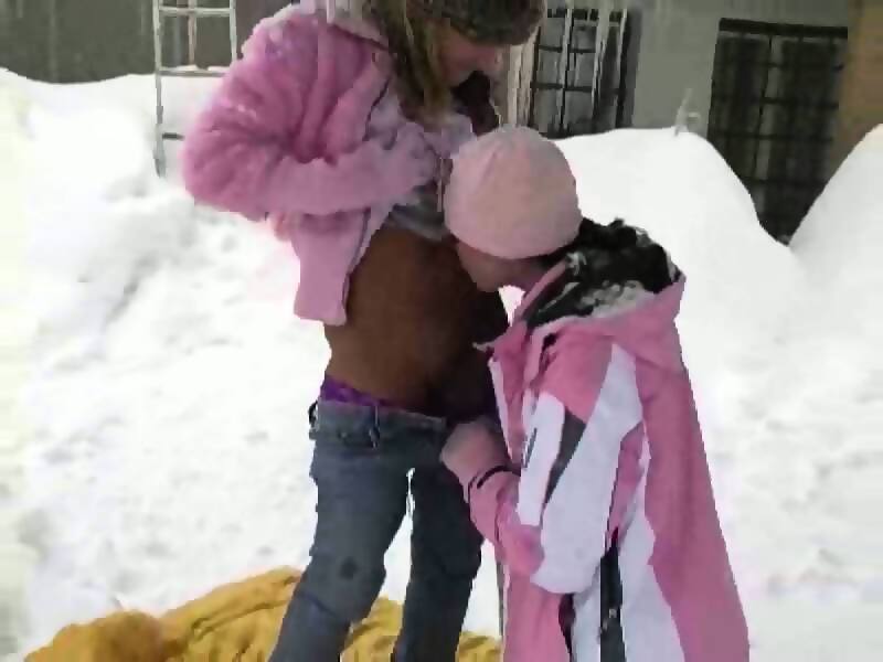 Lesbians Having Fun In The Snow - Zuzana Z - EPORNER