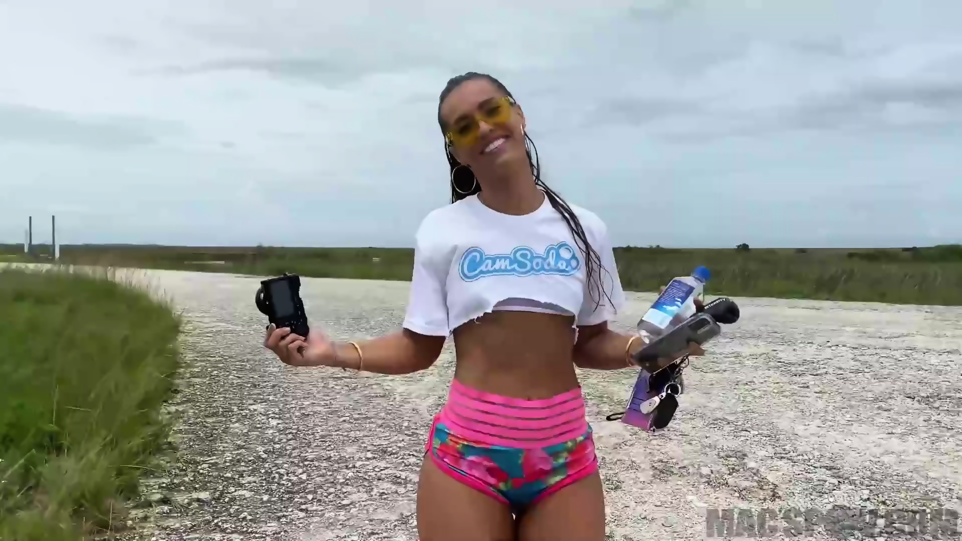 Kelsi Monroe Consigue Por Un Hijo De Puta Calvo En Los Pantanos De Florida  - EPORNER