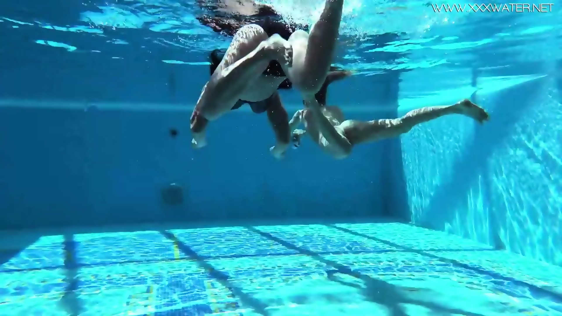 Jessica And Lindsay Swim Naked In The Pool Jessica Tight Eporner