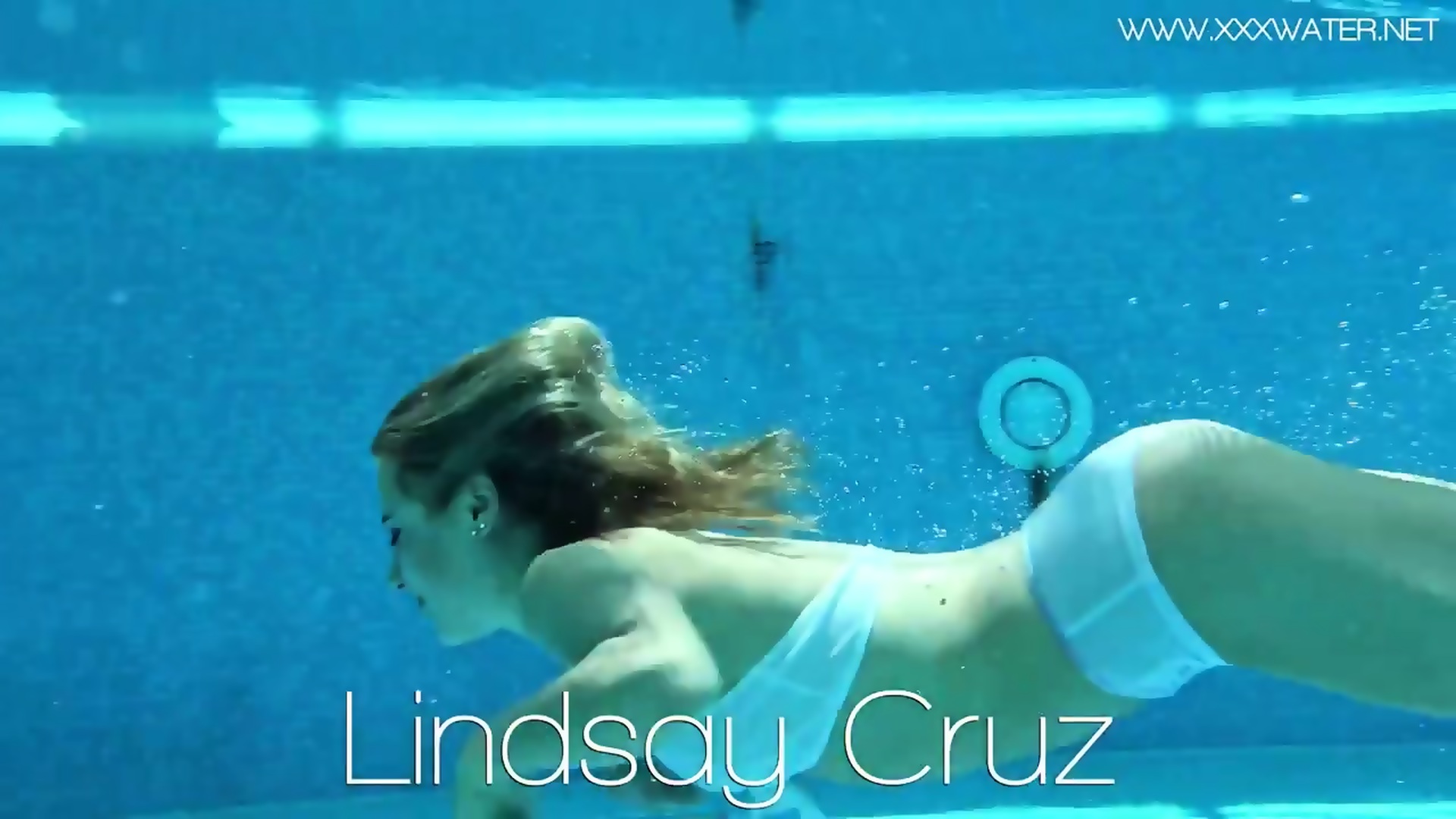 Hot Us Blondie Lindsay Cruz Swims Naked In The Pool Eporner
