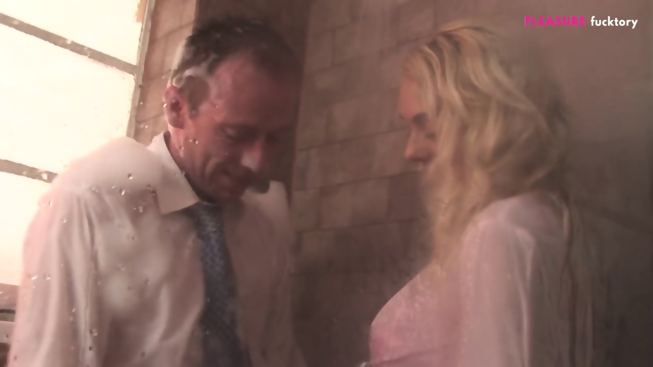 AFTER WORK PAIGE AND HER TWO SISTERS BESTFRIENDS FUCK THIER BOSS