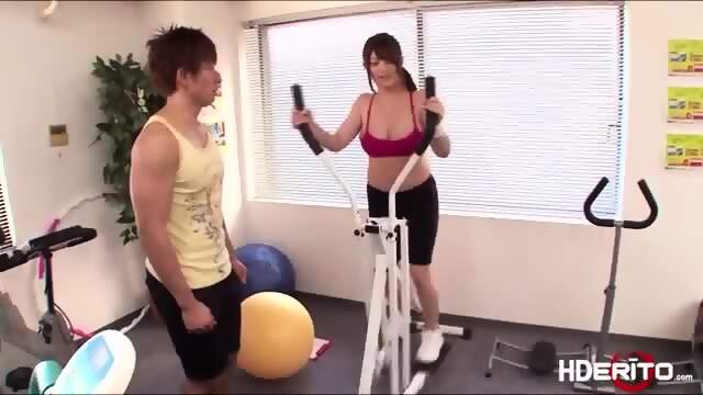 640px x 360px - Guy Gets To Be Seduced By Japanese Woman At Gym With Her Big Boobs - EPORNER