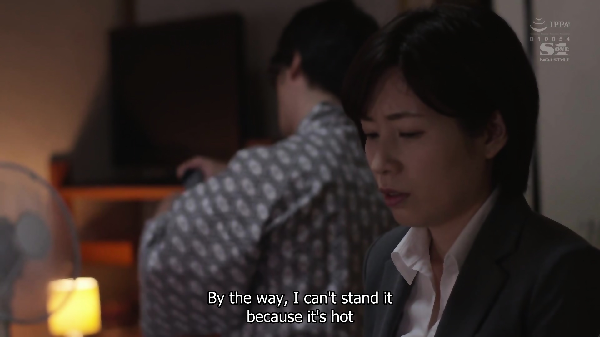 English Subtitle A Female Boss Shares A Room At A Hot Spring Resort With Her Stupid, Useless Coworker.. pic