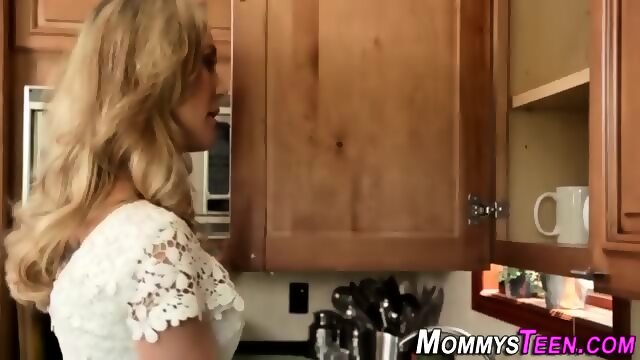 Milf Stepmum Pussy Eating
