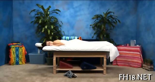 Oily Massage For Cute Chick