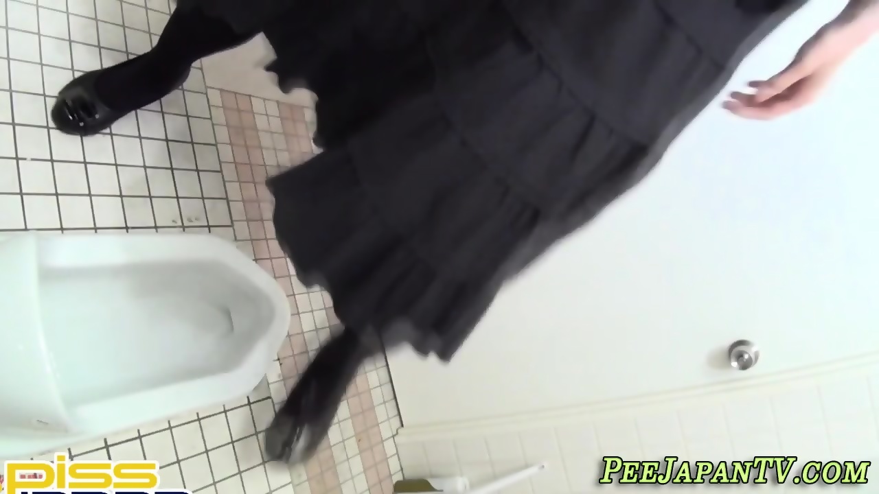 Japanese Babe Pees On Hidden Toilet