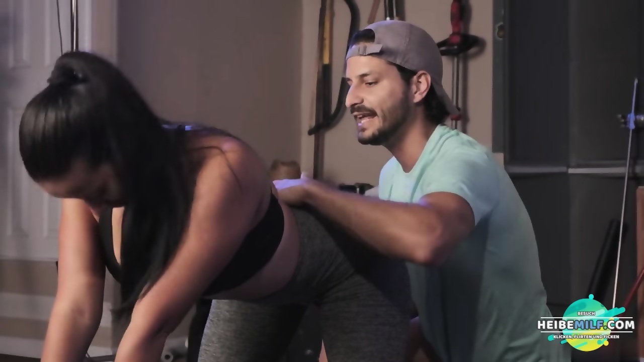 1280px x 720px - Personal Trainer Seduces And Fuck Her Hard - EPORNER