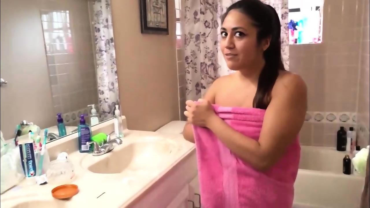 Girl Gets Fucked In Bathroom