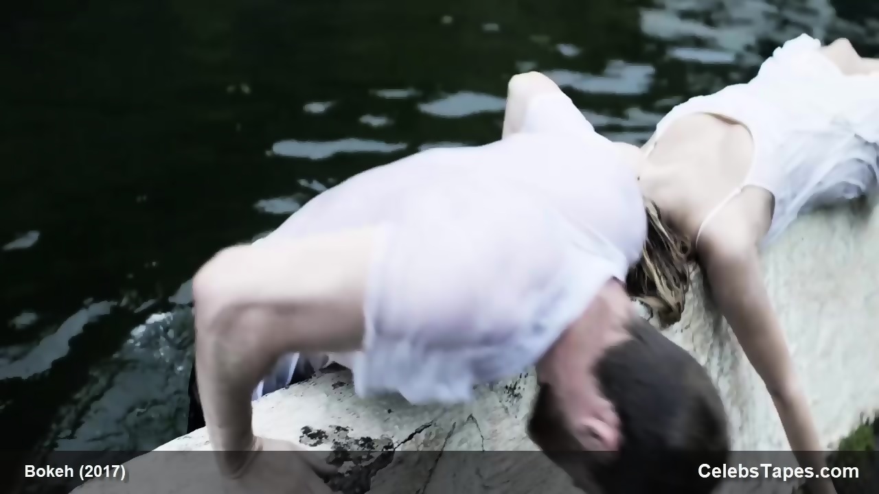Maika Monroe Nude Erotic Scenes - EPORNER