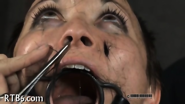 Upside Down Babe Gives Blowjob