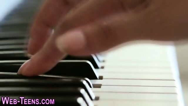 Slender Teen Tunes Pussy