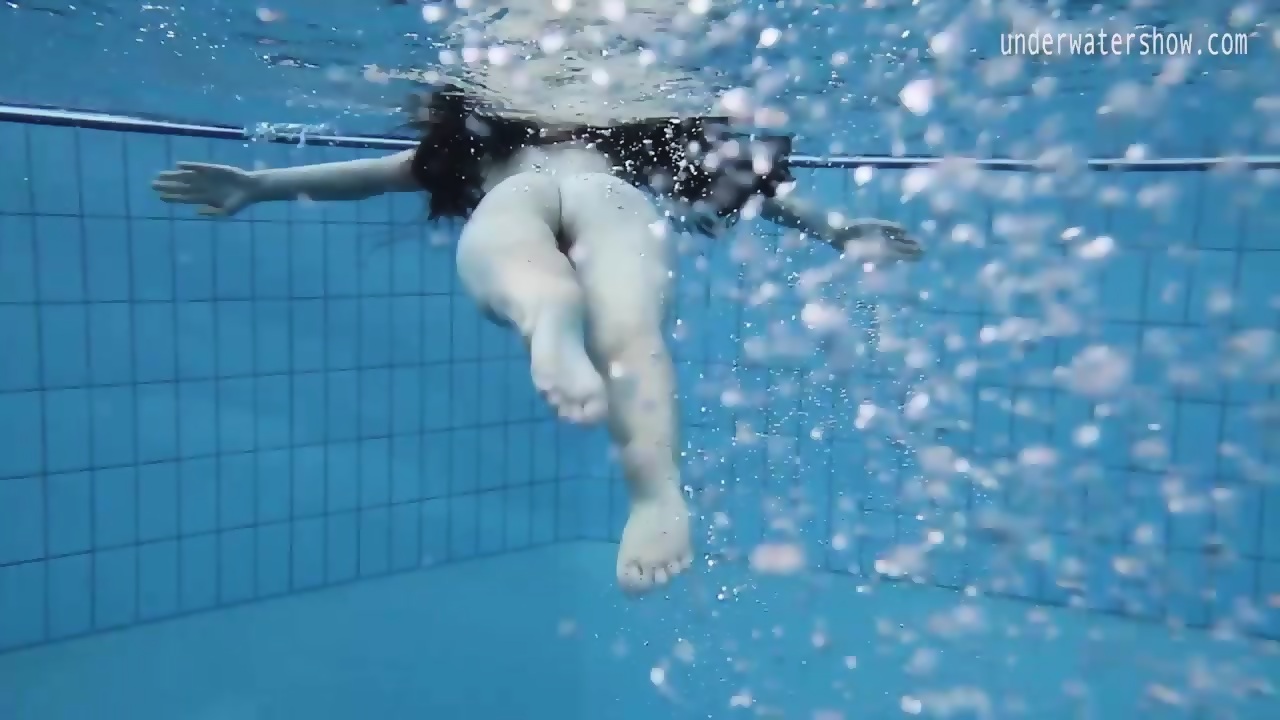 diving pool darlings voyeur