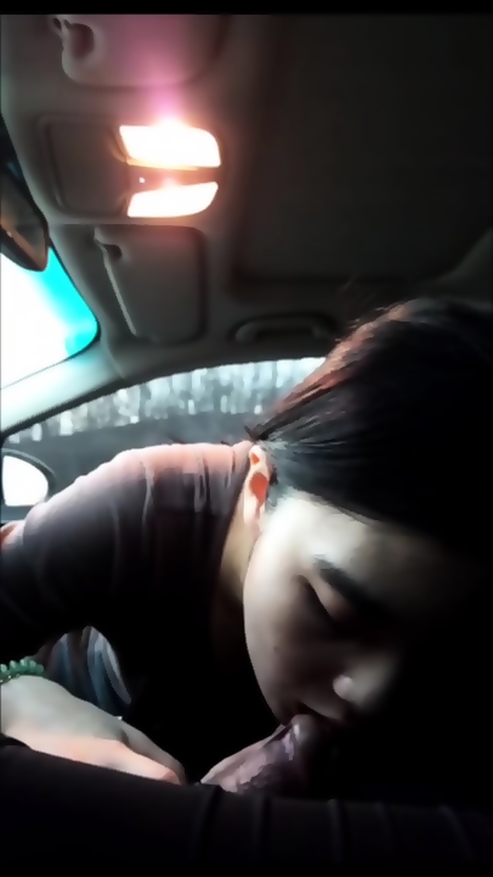 amateur asian car blowjob