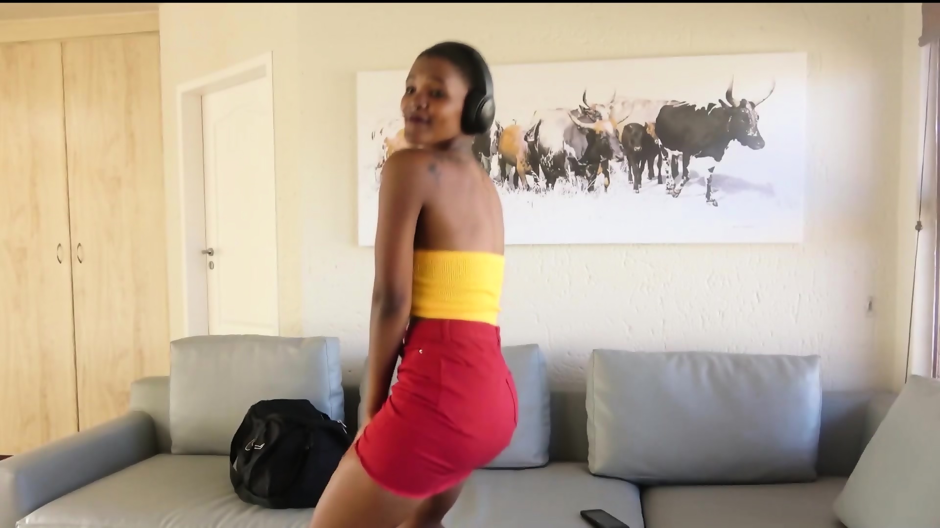 Natural Thick Bald Amateur Nubian Queen Dancing On