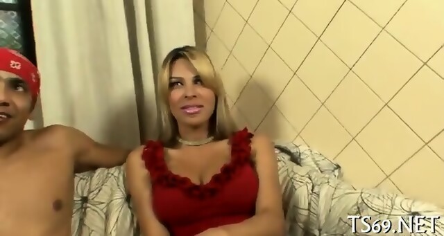 Hot Tranny Girl Gets Seduced