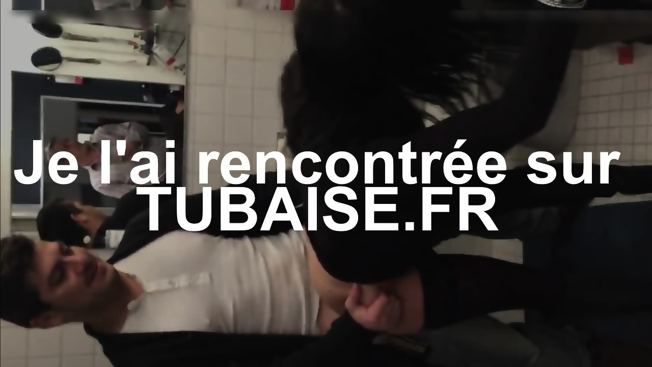 le mari regarde le rap de sa femme