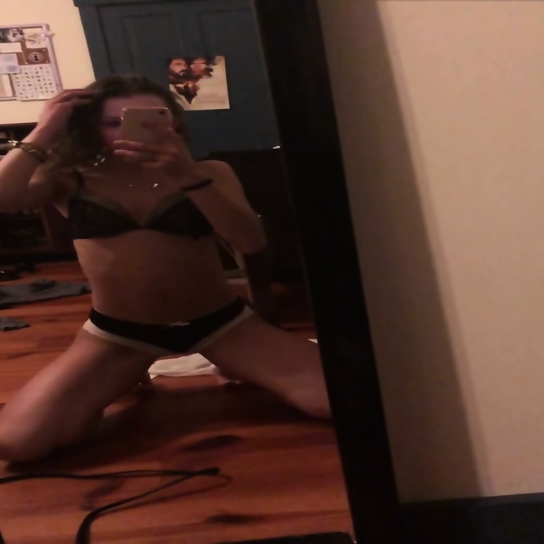 Ellie - Teen Amateur Strip And Masturbate pic