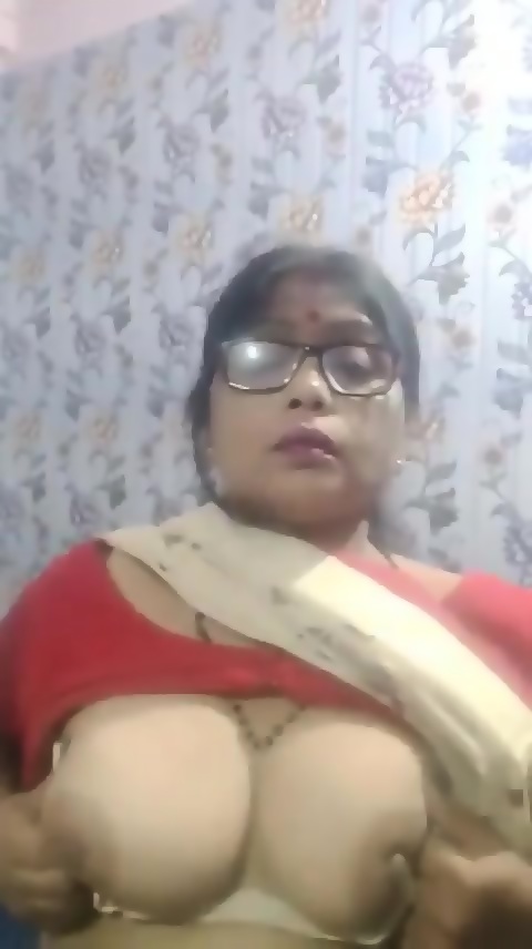 Indian Hot Mature Aunty Shows Her Big Boobs - Hot Milf - EPORNER