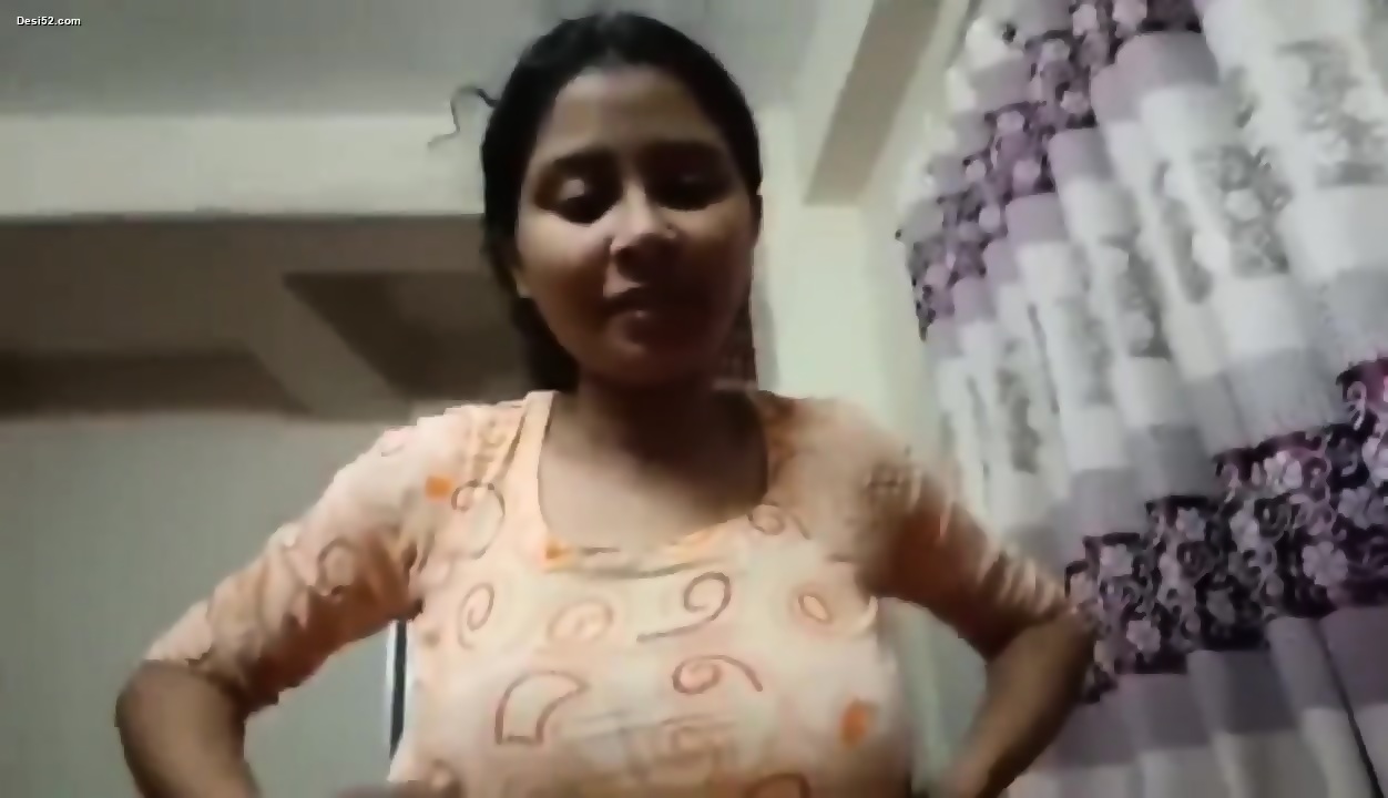 Indian girl friend showing boobs