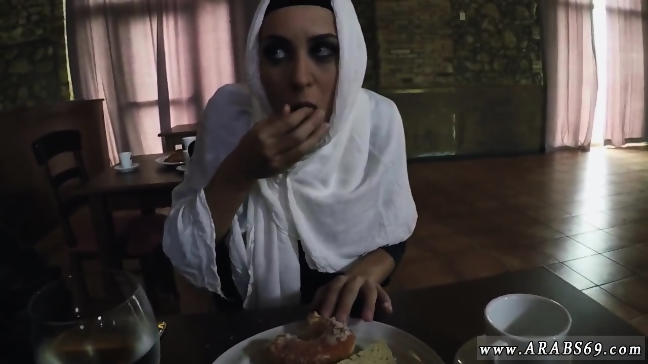 Women Fucking Food - Arab Girl Hungry Woman Gets Food And Fuck - EPORNER