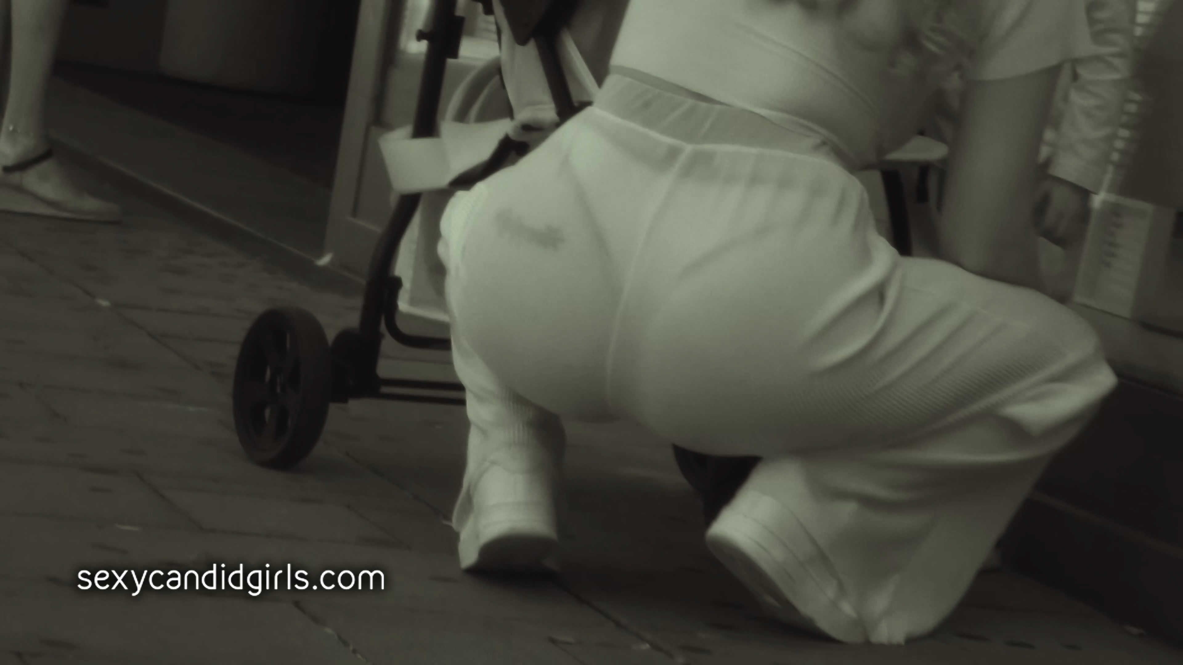 X Ray Candid Ass Girl Bending Over In See Thru Pants - Ray Ray - EPORNER
