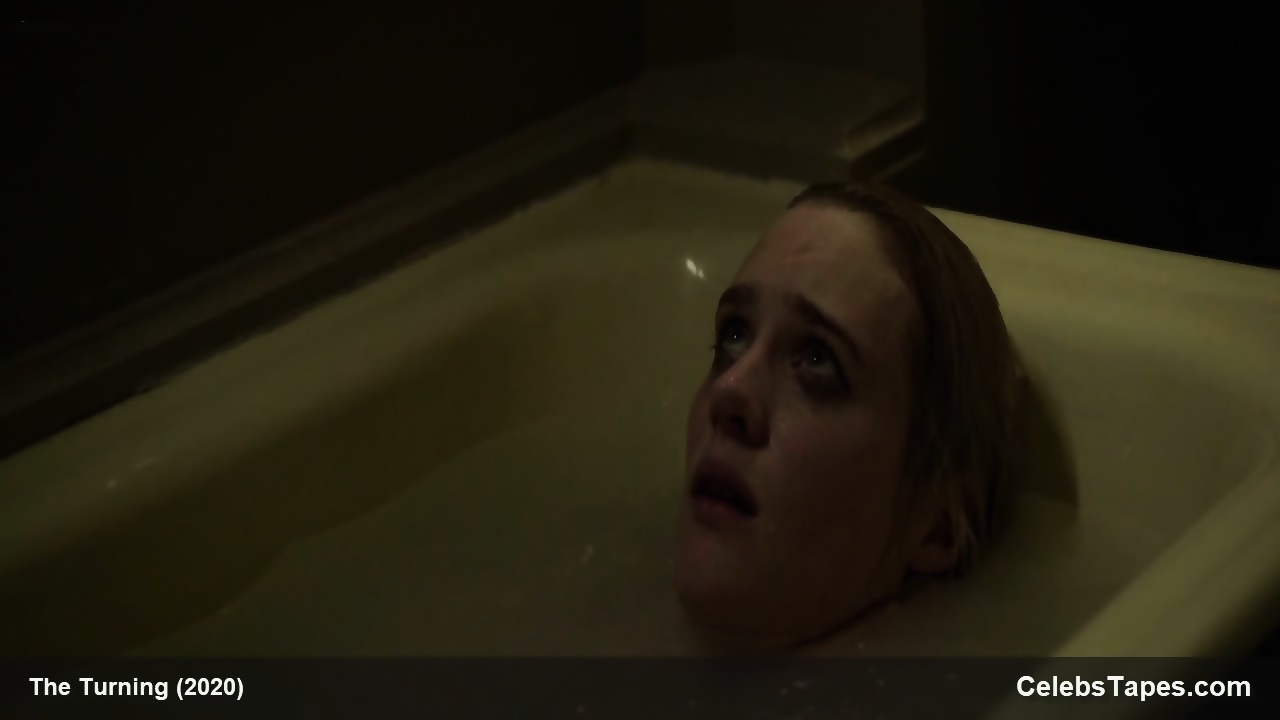 Mackenzie Davis nude covered in the bath
