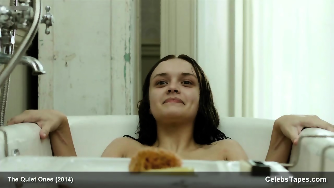 Olivia Cooke Brief Nude Topless And Erin Richards Nude Side Boob - EPORNER