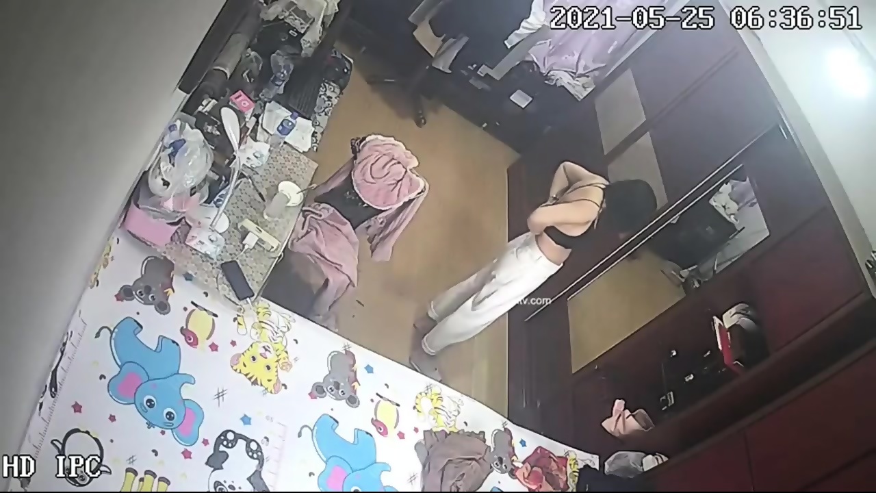 TP Watch Mom Changing Clothes F3211 - EPORNER